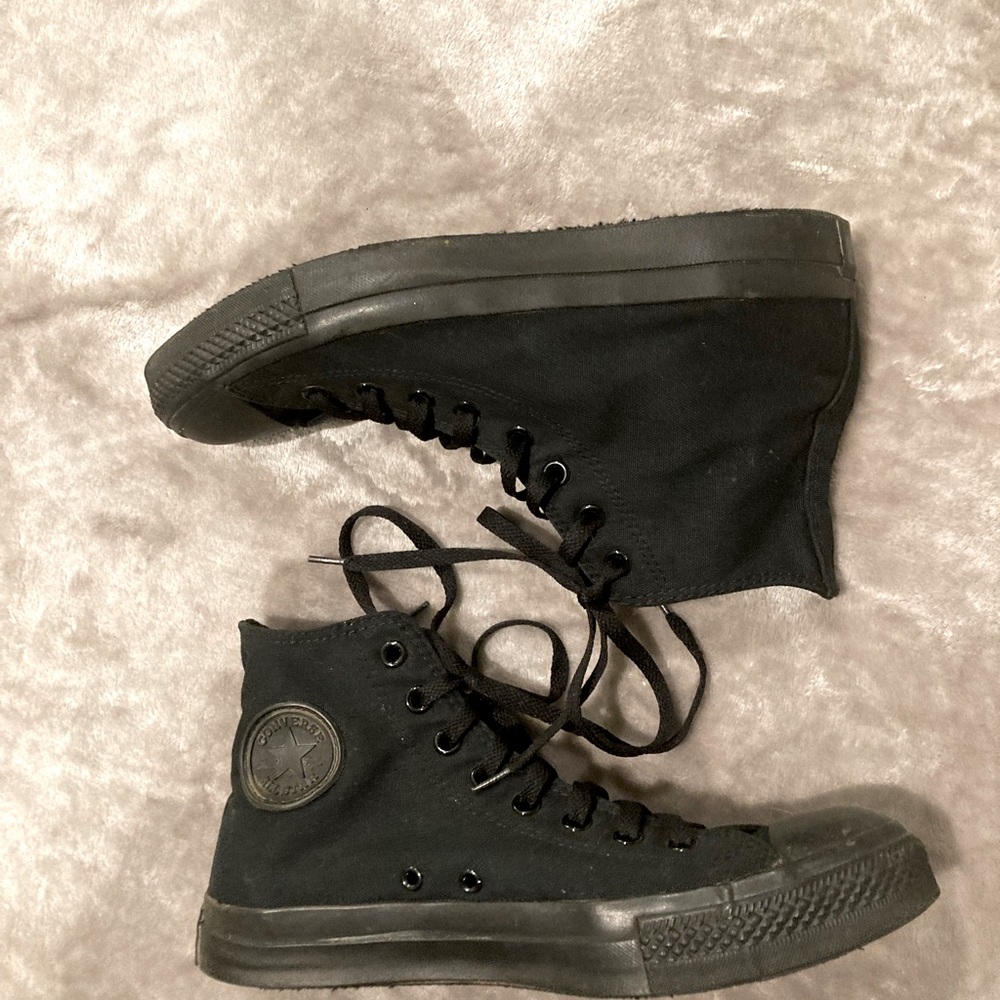 SOLD ❌Converse Chuck Taylor high tops women’s 11